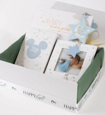 This Baby boy gift box is a wonderful way to welcome the new baby Boy. Including Milestone cards, a hanging plaque, A Dumbo Photo Album and a photo frame 